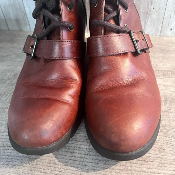 UGG Janney Leather and Sheepskin Leather Lace Up Wedge Boots with Fur Accent - Picture 3 of 11